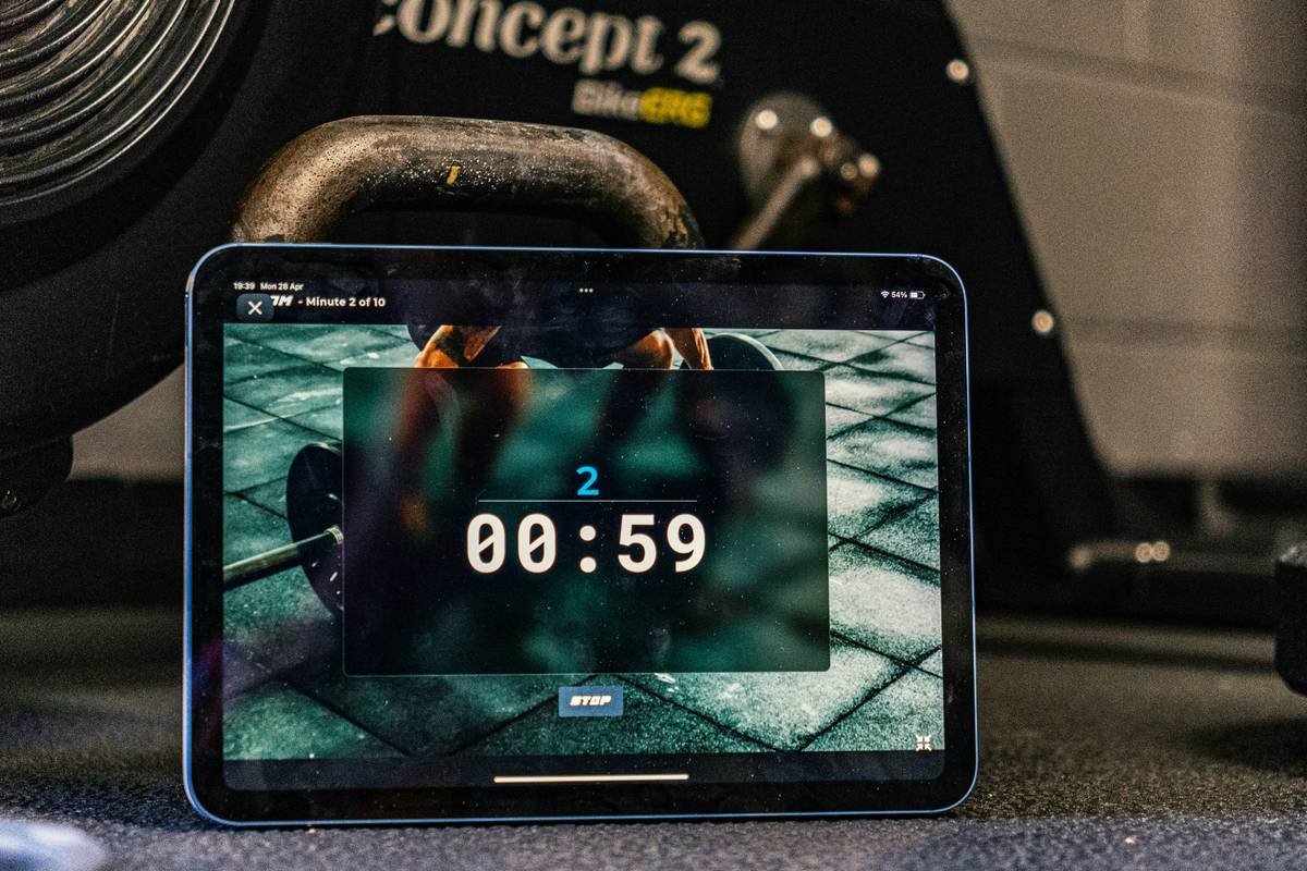 Calisthenics Success Metrics: How to Track Real Progress (Not Just the Scale)